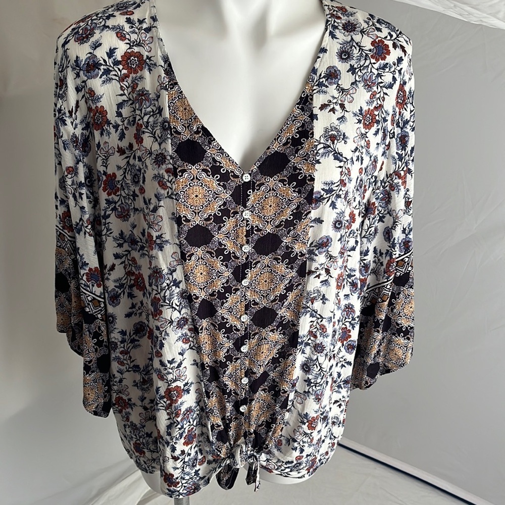 Mystree multicolor v-neck tie bottom button front blouse